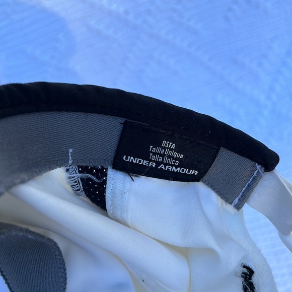 Under armor white and black adjustable hat - Picture 7 of 8